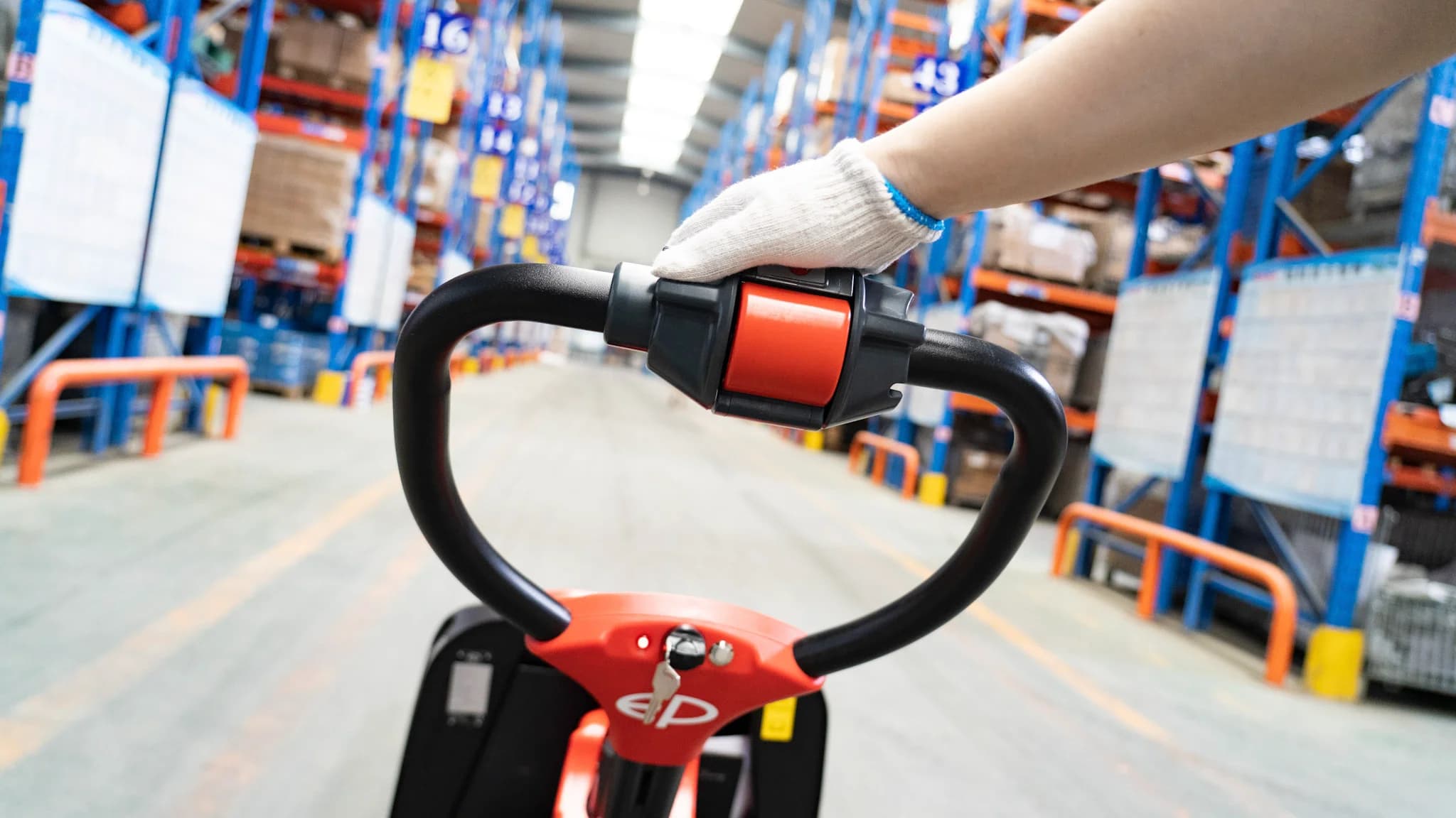 F4 Elektrikli Transpalet 1.5T - Görsel 1