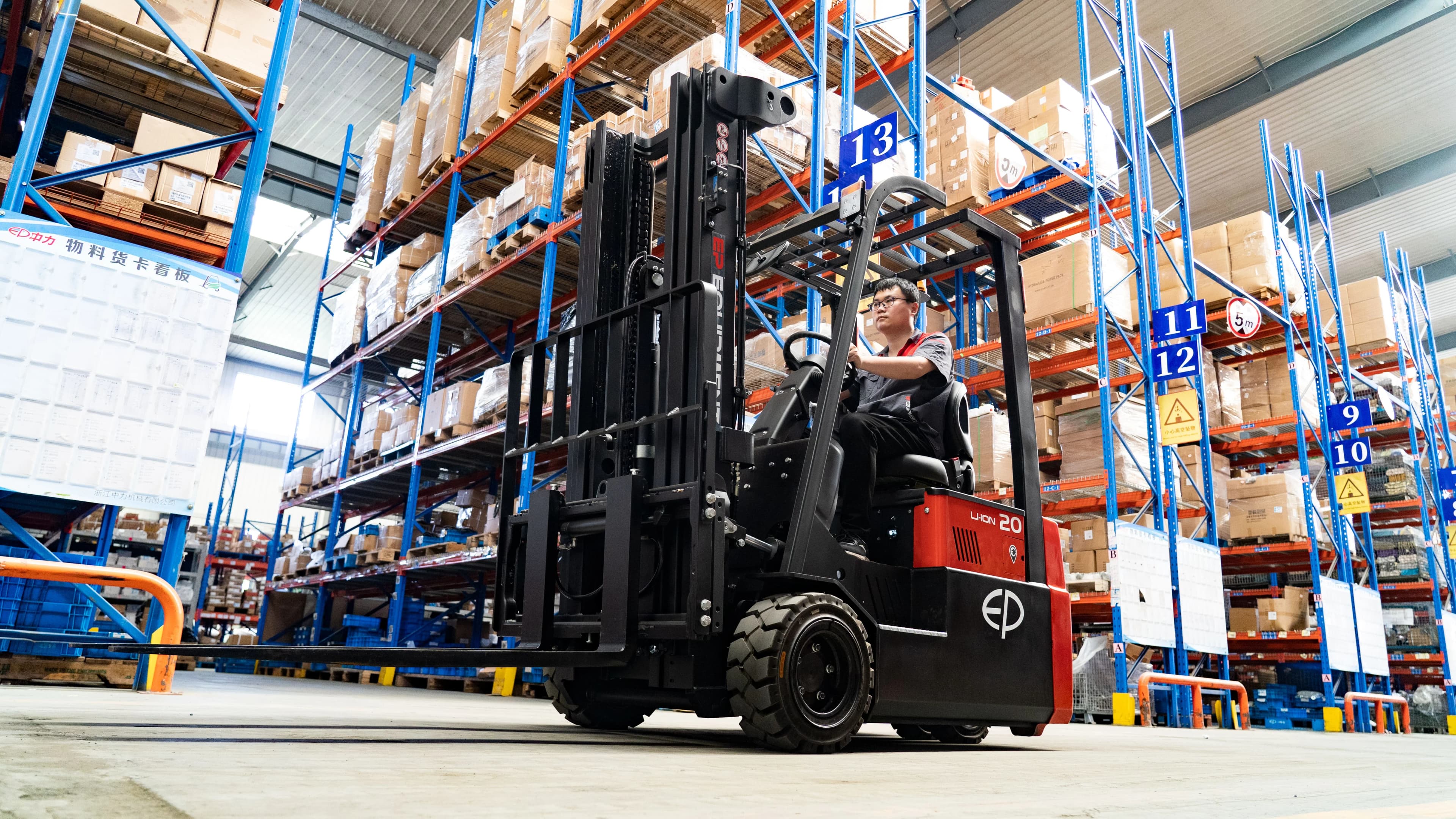 EFS151 Kompakt 3 Tekerlekli Forklift 1.5T - Görsel 1